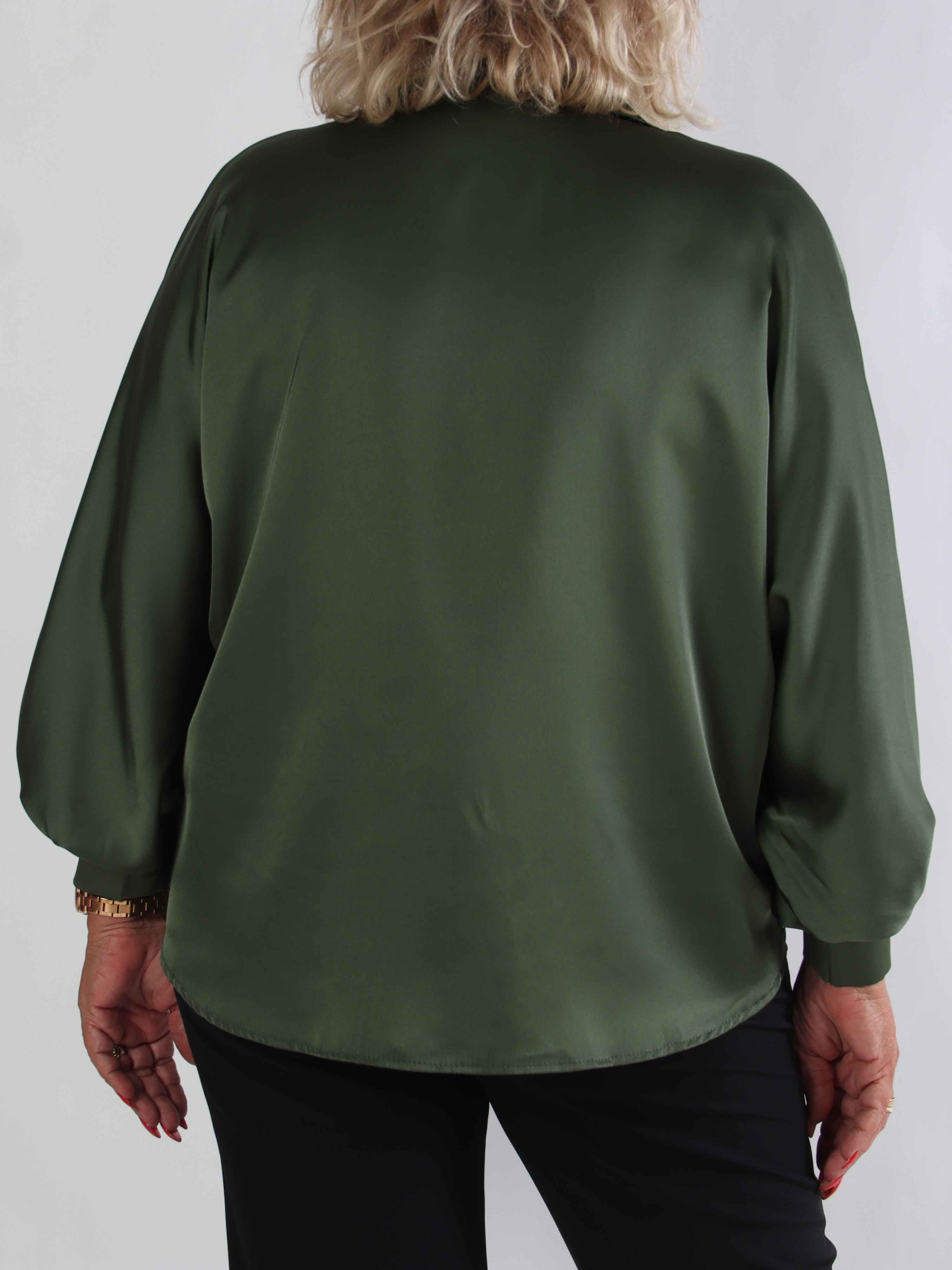 Feliciti - Glansig plus size skjorta med fladdermusärmar